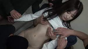 FC2-PPV-2728914 가녀린 미소녀 셀카 노출 시 화장실에 유인하고 직원들과 5연속 질내사정