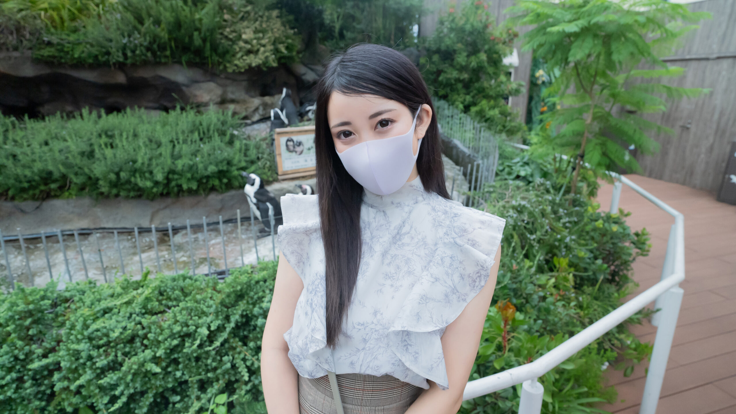 FC2-PPV-3142849 참으면서 열심히 고객 응대에 임하는 신입