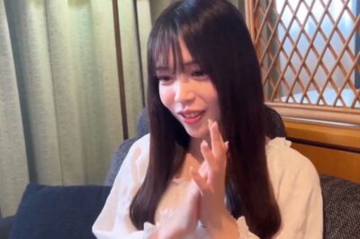 FC2PPV-4668947 엄청 예쁜 모델급 여대생 부끄러워하지만 귀여운 얼굴을 참을 수 없어 질내사정